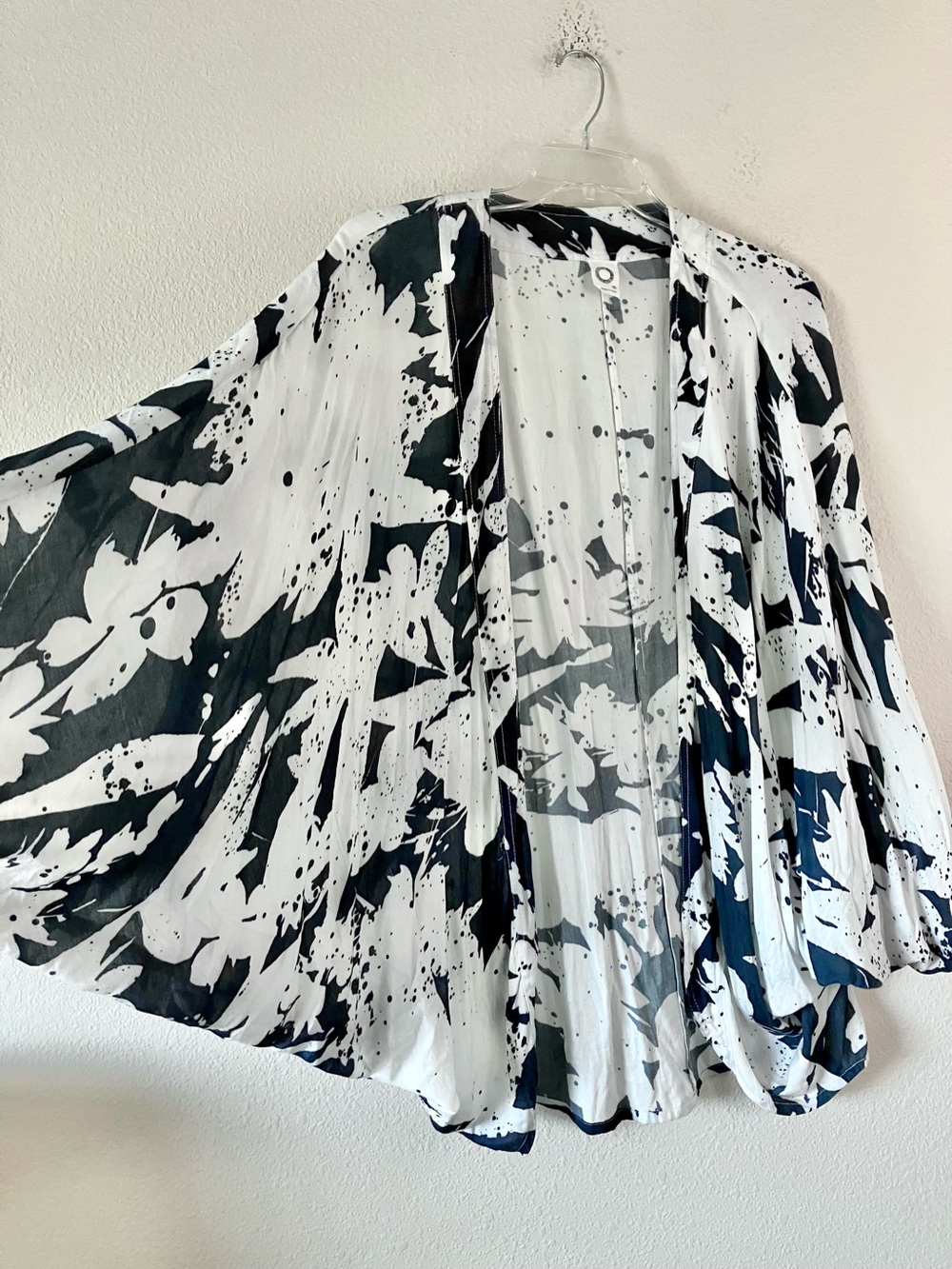 AKEMI + KIN Anthropologie Cocoon Kimono Cardigan S M L XL Blue White Beach Boho - Picture 9 of 12